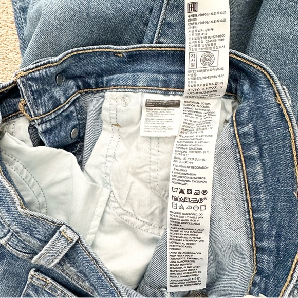 Levi’s High Rise Wedgie Straight Cropped Jeans - Medium Wash - Picture 13 of 14